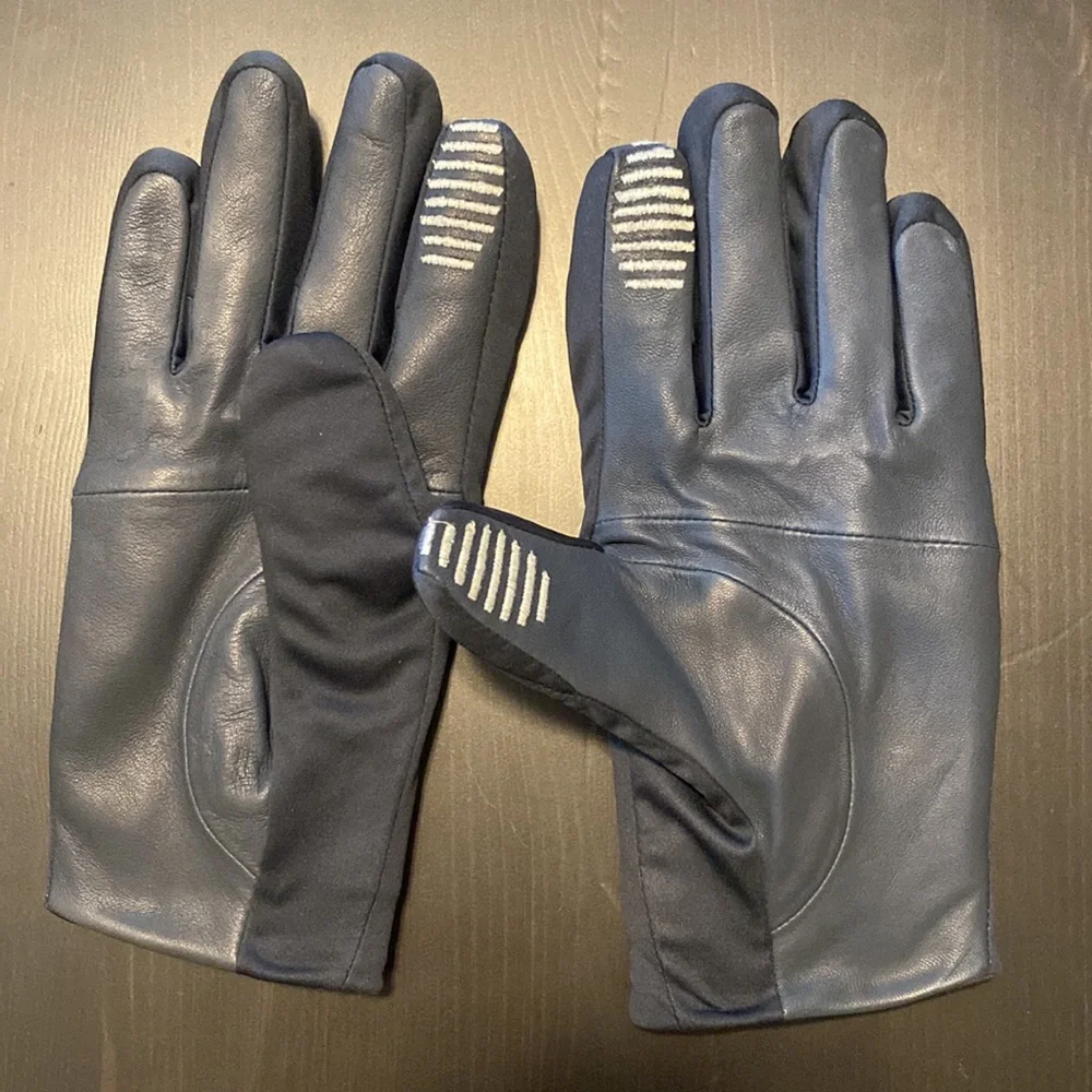 New Nike Gloves with Touchscreen Fingers